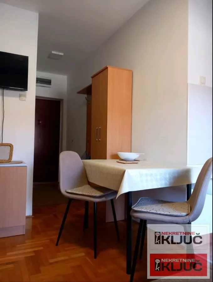 PODBARA IZDAJE SE NAMEŠTENA GARSONJERA 4