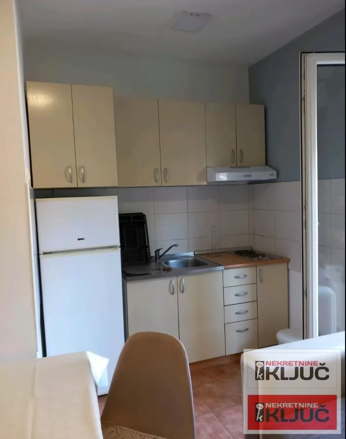 PODBARA IZDAJE SE NAMEŠTENA GARSONJERA 5