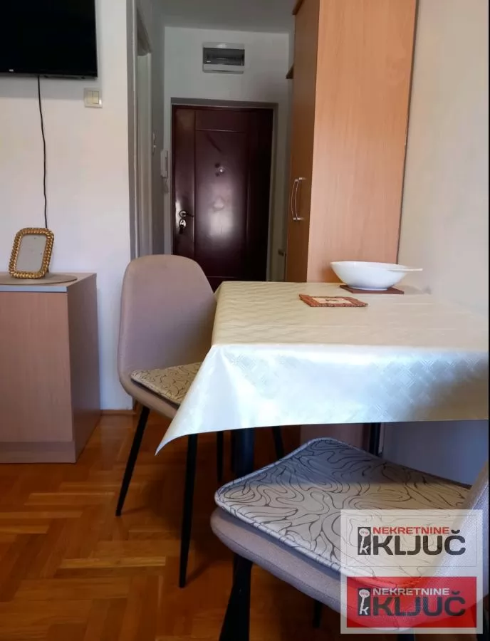 PODBARA IZDAJE SE NAMEŠTENA GARSONJERA 6