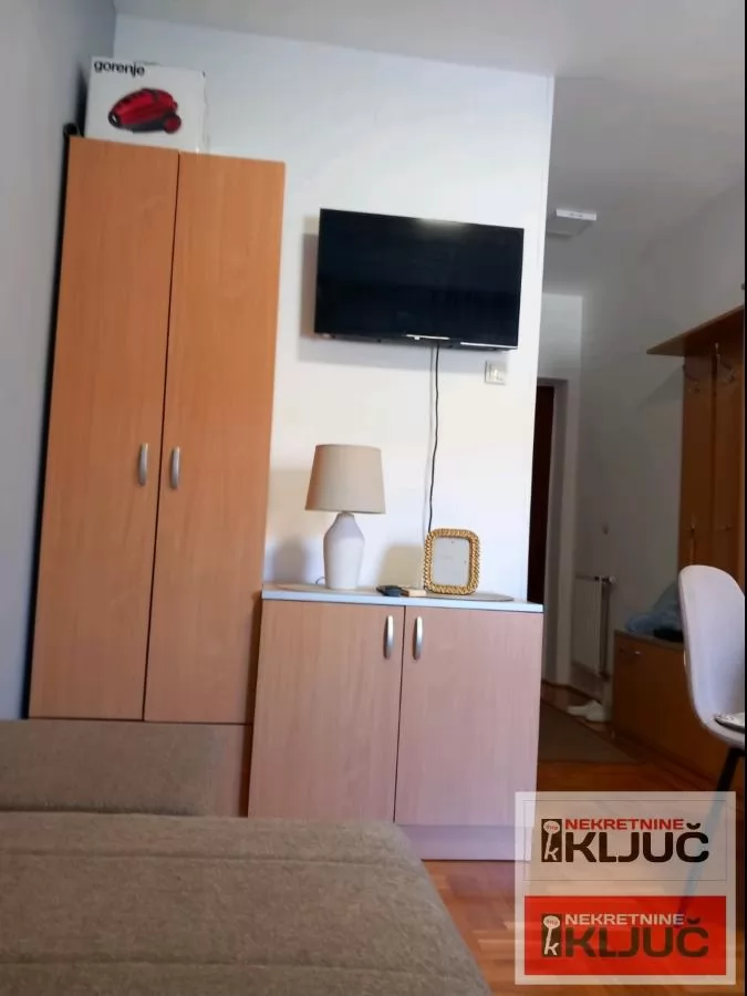 PODBARA IZDAJE SE NAMEŠTENA GARSONJERA 7