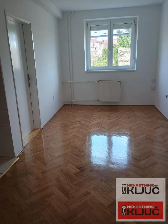 Dvosoban stan 35 m², Centar, Novi Sad, 2. sprat 1