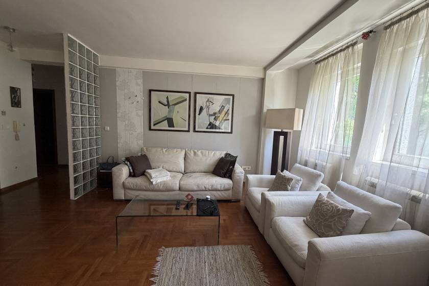Trosoban stan na Dorćolu  Knez Miletina 66m2 1