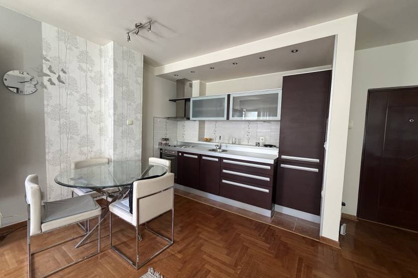 Trosoban stan na Dorćolu  Knez Miletina 66m2 2