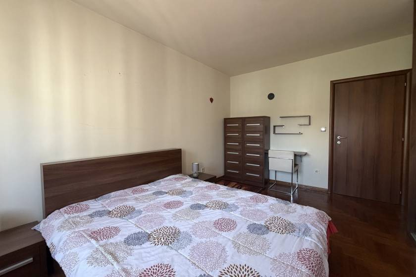 Trosoban stan na Dorćolu  Knez Miletina 66m2 3