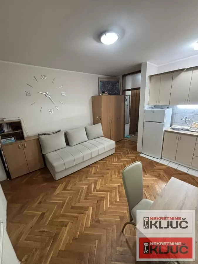 Garsonjera u centru Novog Sada, 25 m², 1. sprat 1
