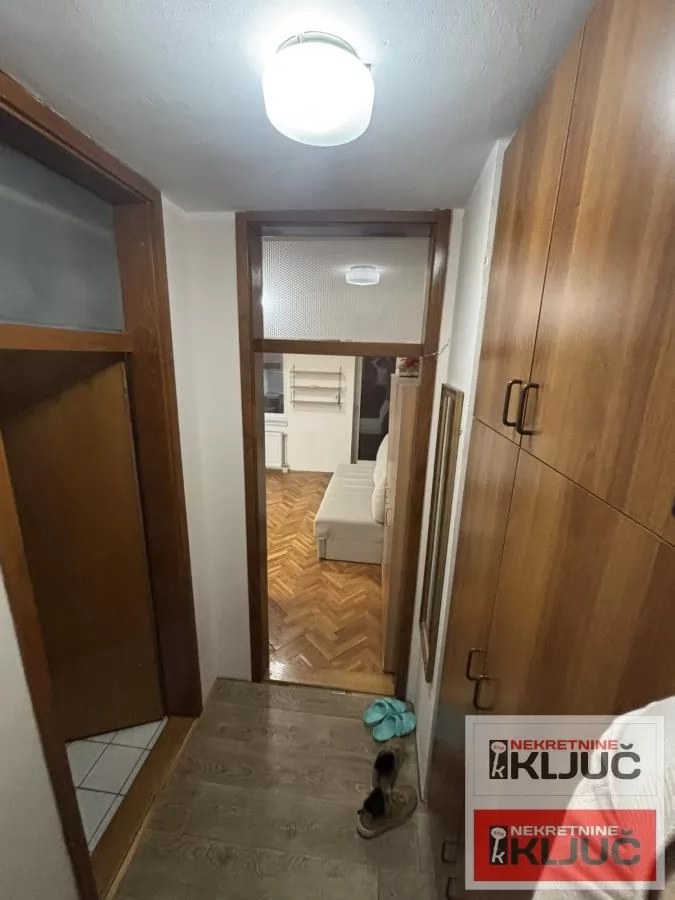 Garsonjera u centru Novog Sada, 25 m², 1. sprat 2