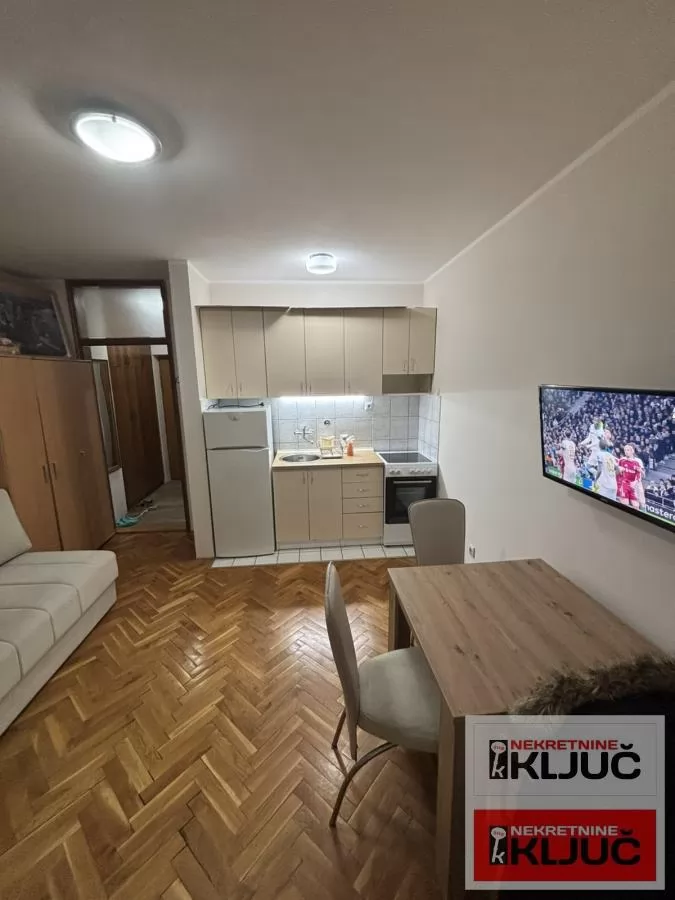 Garsonjera u centru Novog Sada, 25 m², 1. sprat 4