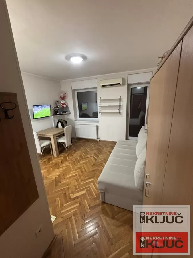 Garsonjera u centru Novog Sada, 25 m², 1. sprat 5