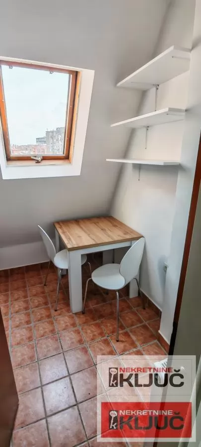 Jednoiposoban stan 33 m², Socijalno, Novi Sad, 5. sprat 2