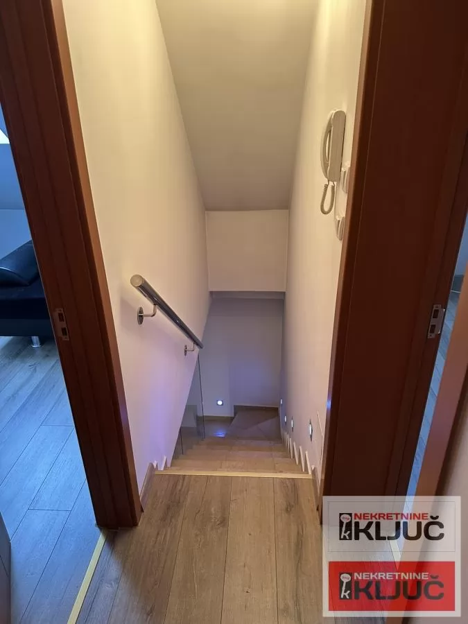Nova detelinara,72 m2,trosoban Duplex,Namešten 10