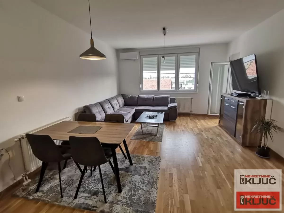 KOD NAJLON PIJACE, 62m2, Trosoban, Namešten 1