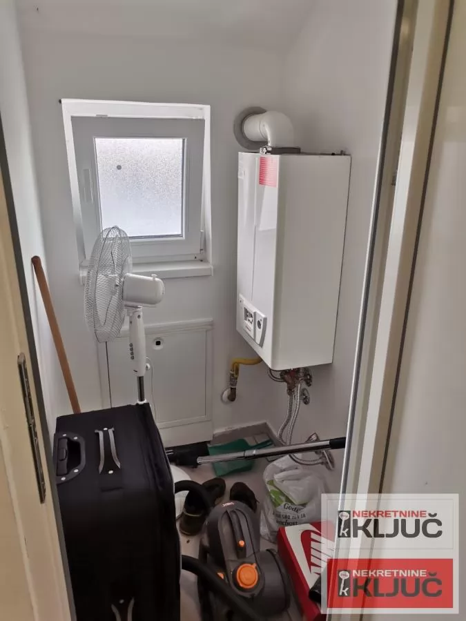 KOD NAJLON PIJACE, 62m2, Trosoban, Namešten 10