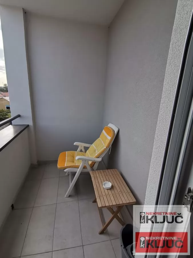 KOD NAJLON PIJACE, 62m2, Trosoban, Namešten 11