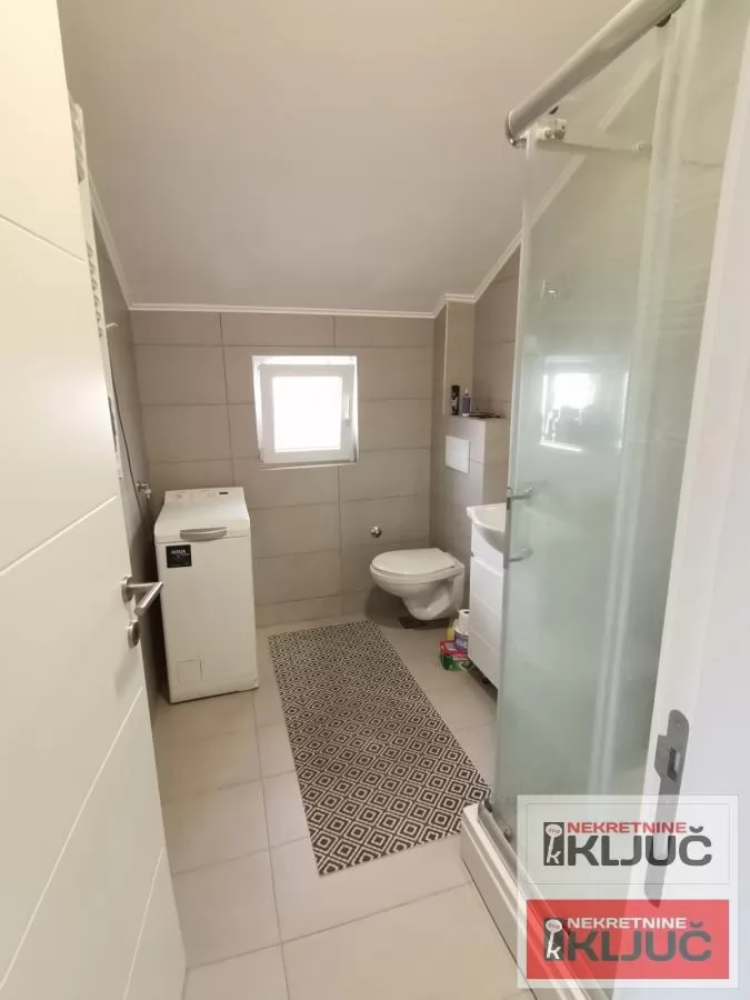 KOD NAJLON PIJACE, 62m2, Trosoban, Namešten 12
