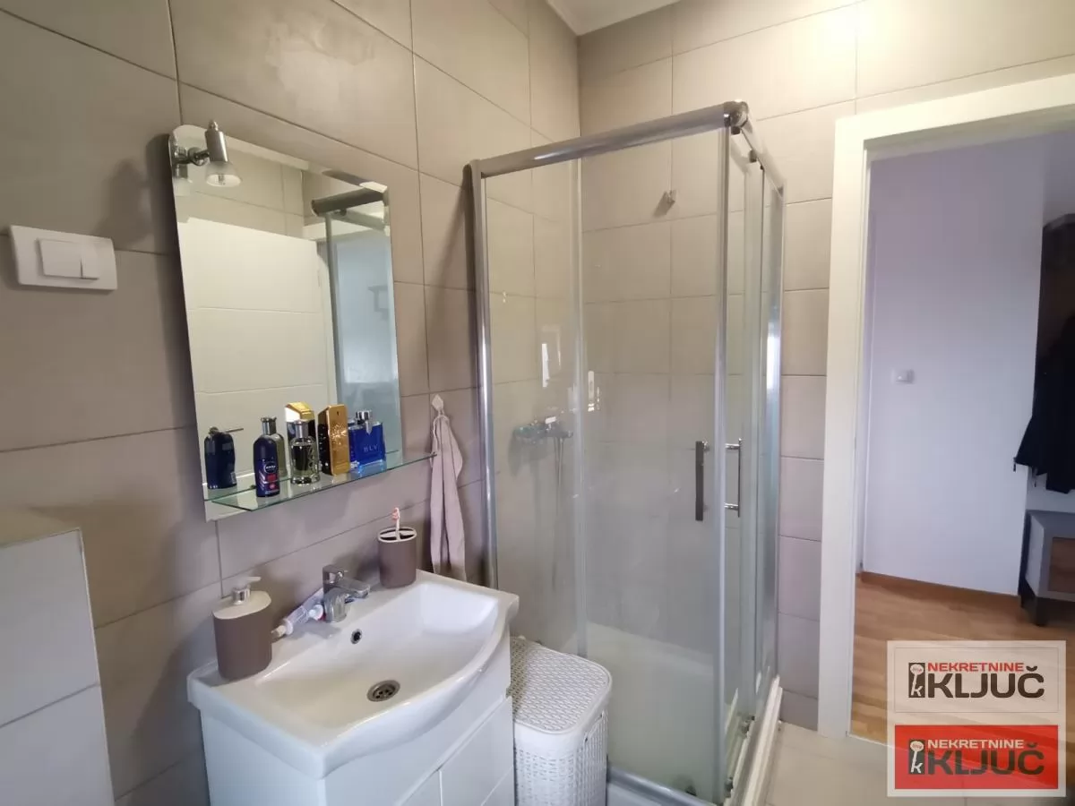 KOD NAJLON PIJACE, 62m2, Trosoban, Namešten 13