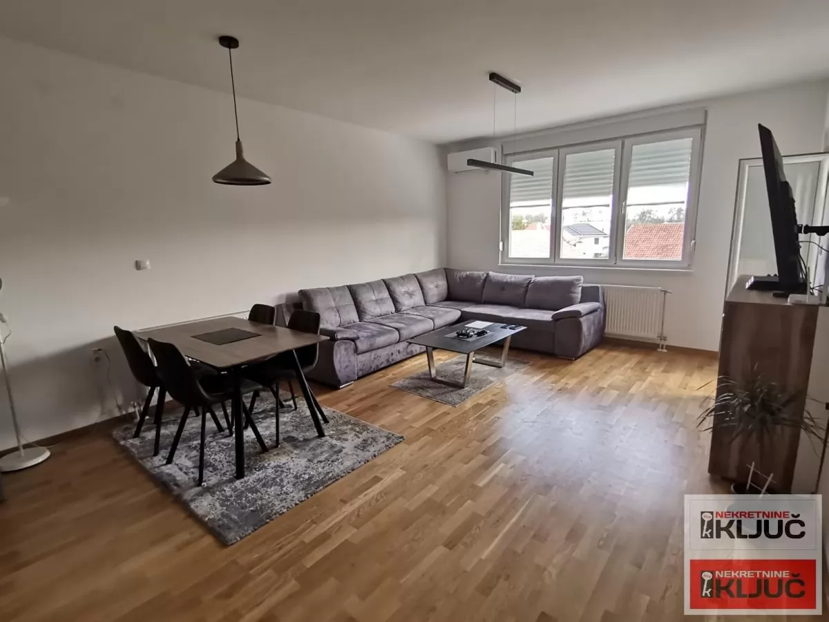 KOD NAJLON PIJACE, 62m2, Trosoban, Namešten 2