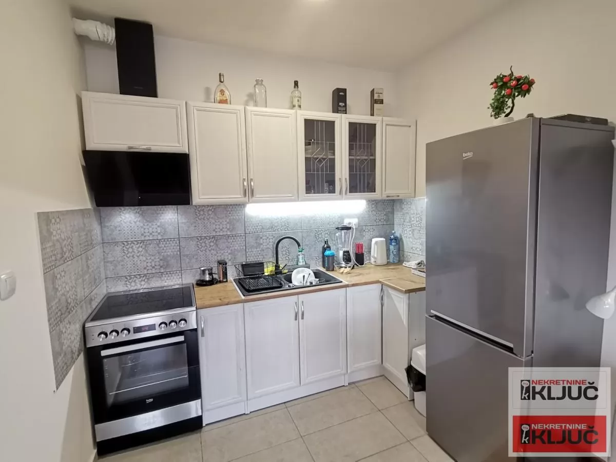 KOD NAJLON PIJACE, 62m2, Trosoban, Namešten 4