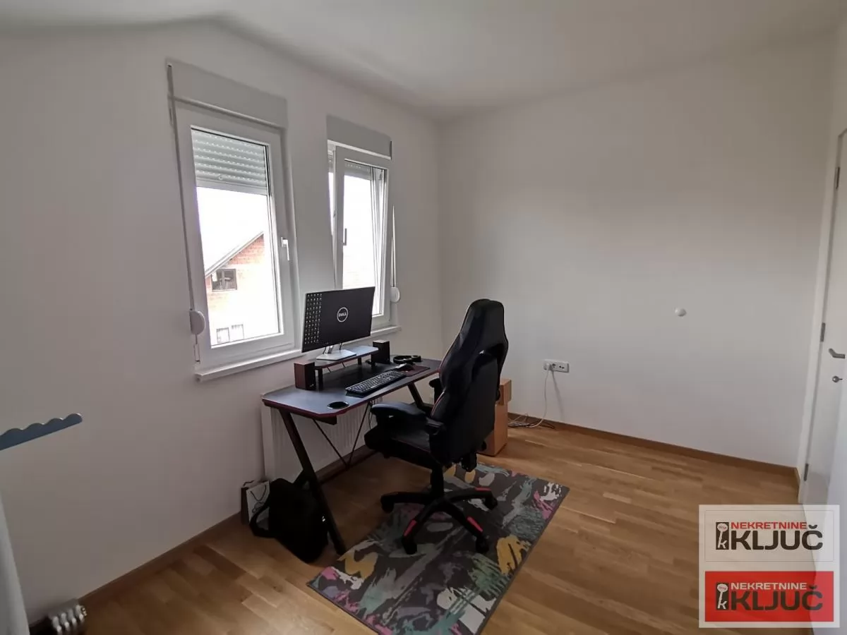 KOD NAJLON PIJACE, 62m2, Trosoban, Namešten 6