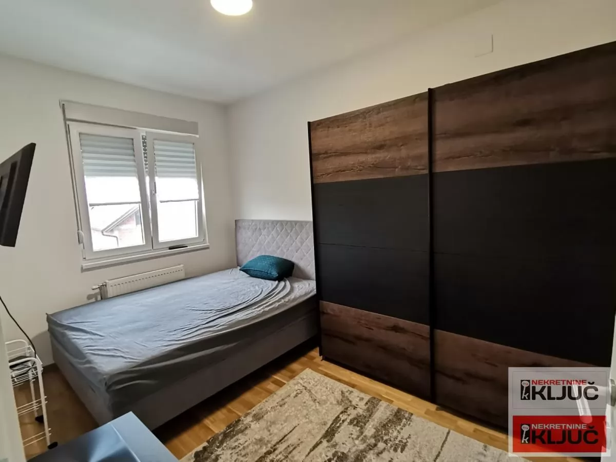 KOD NAJLON PIJACE, 62m2, Trosoban, Namešten 7