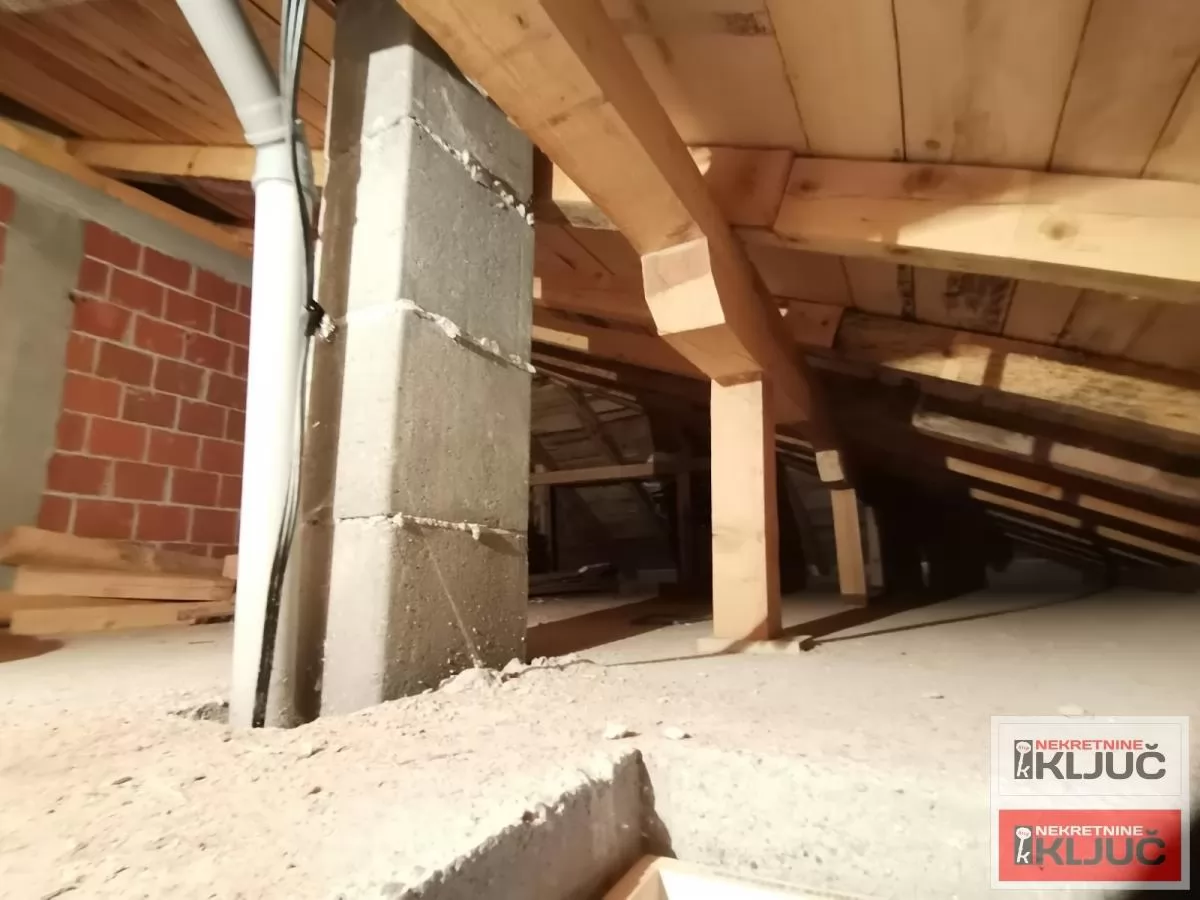 KOD NAJLON PIJACE, 62m2, Trosoban, Namešten 9