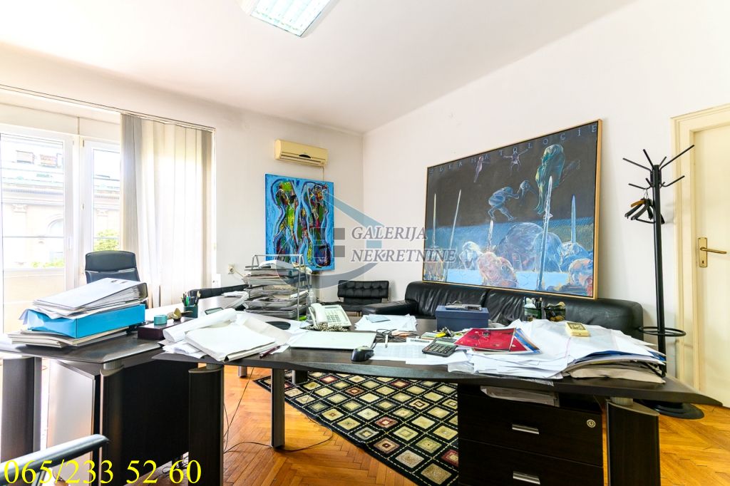 Stari grad  Pionirski park   Andrićev venac 120m2 2