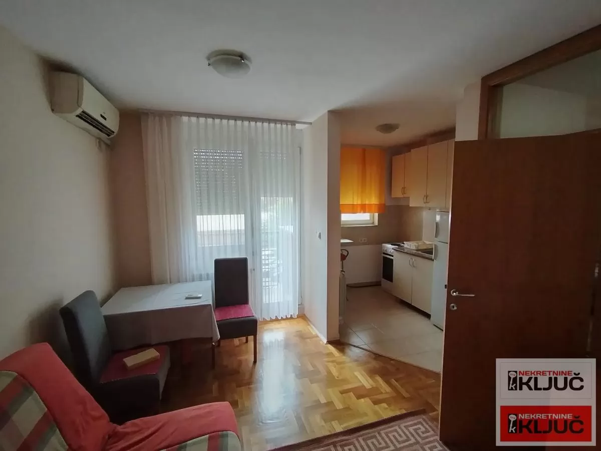 NOVA DETELINARA IZDAJE SE JEDNOIPOSOBAN NAMEŠTEN STAN 4