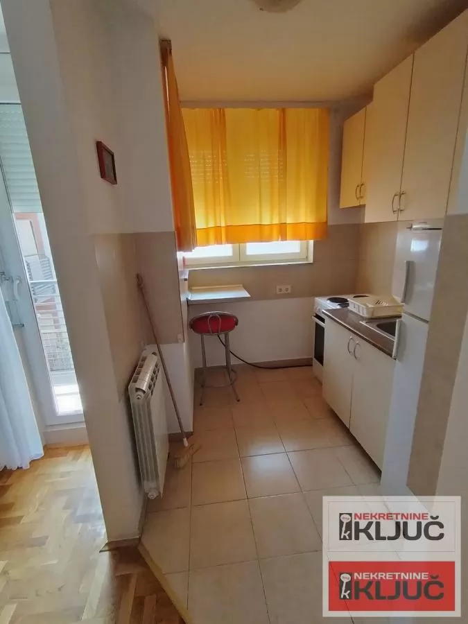 NOVA DETELINARA IZDAJE SE JEDNOIPOSOBAN NAMEŠTEN STAN 6