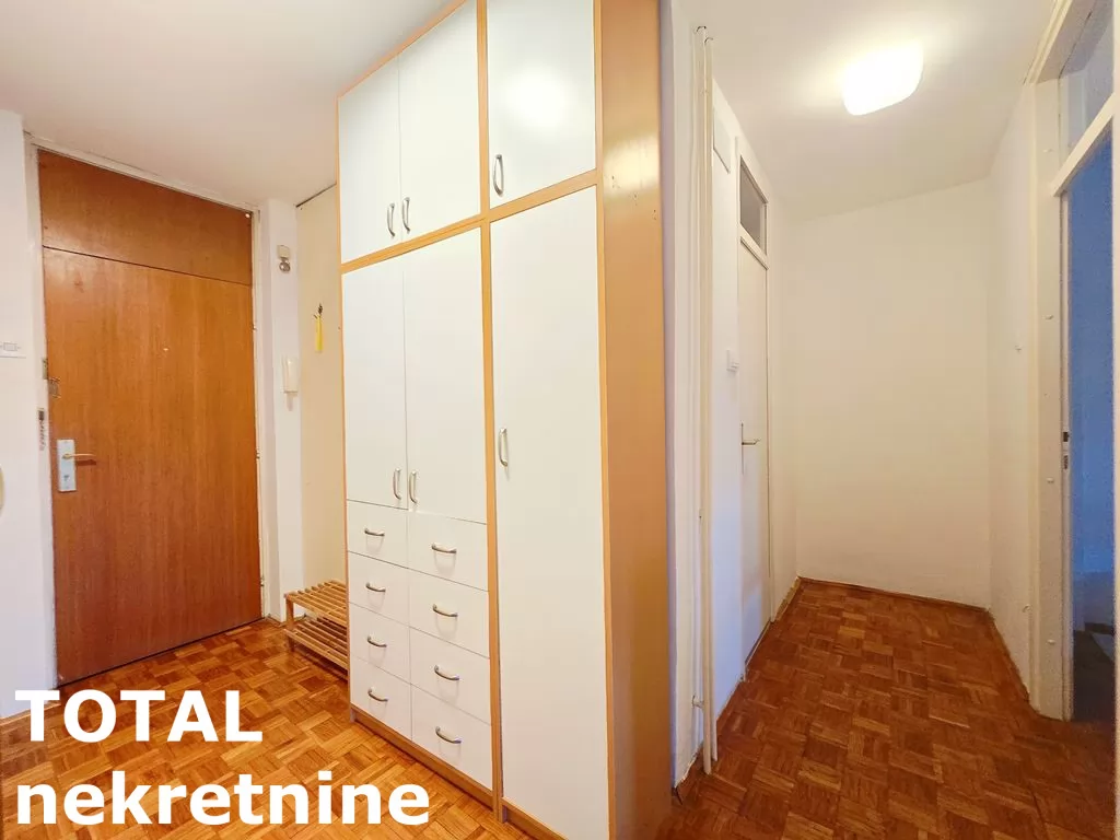 Stan,NOVI SAD,BULEVAR,kv: 54.00, € 165000, ID: 1102906 9
