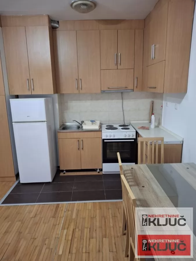 Dvosoban stan 45 m², Novo Naselje, Novi Sad, 1. sprat 7