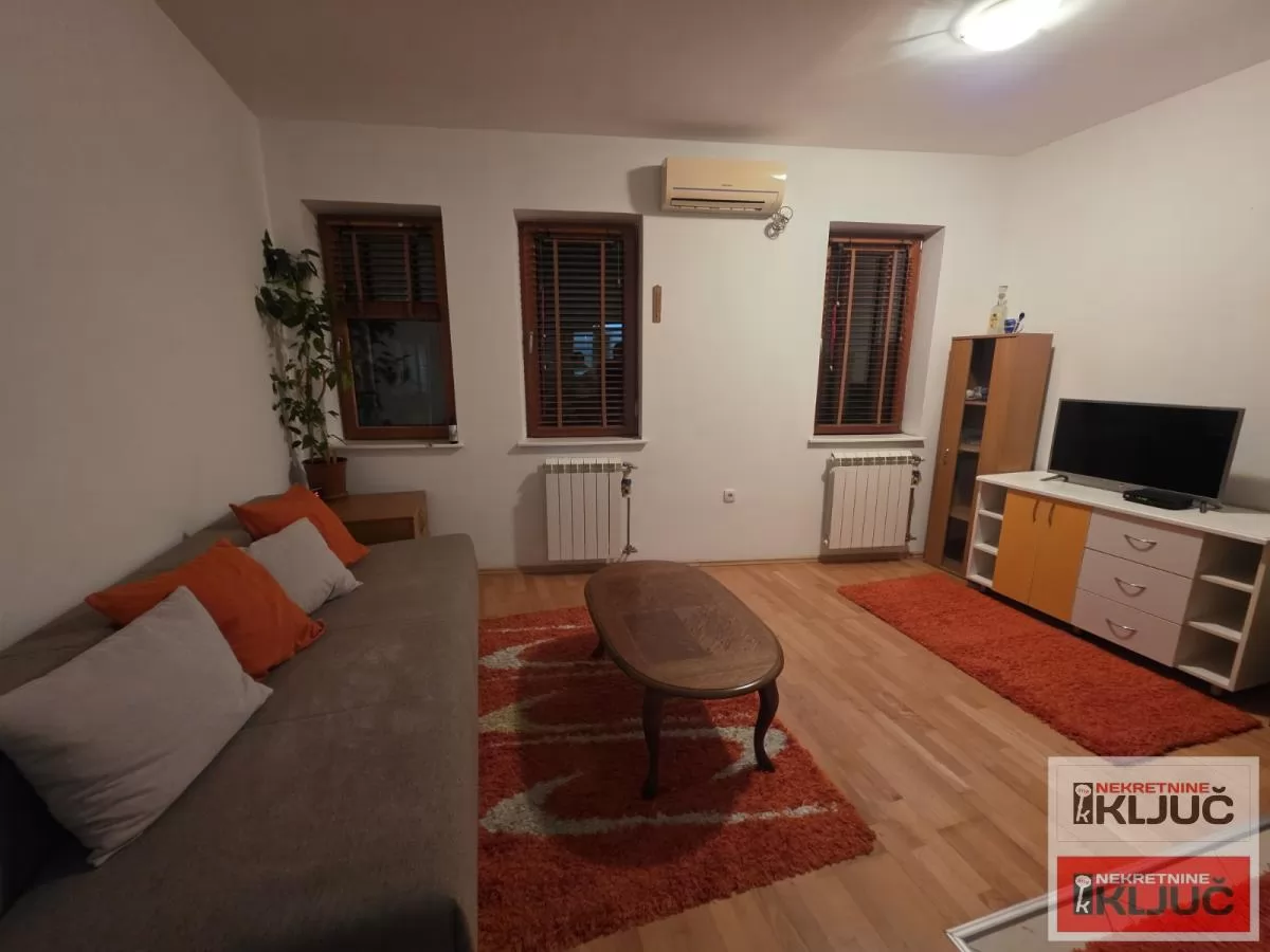 Garsonjera 25 m², Bulevar Oslobođenja, Novi Sad 1