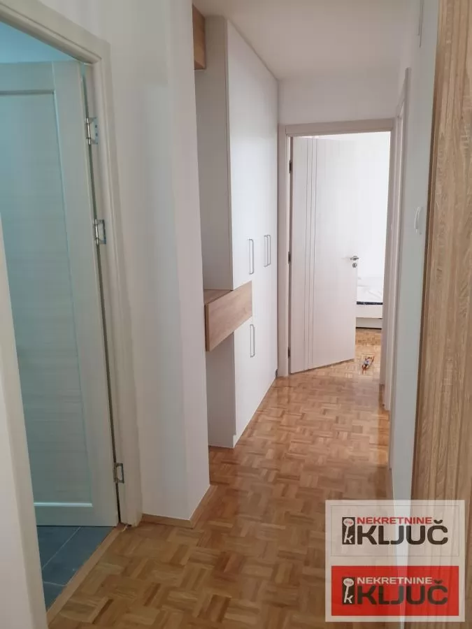 LIMAN 3, Troiposoban stan 76 m², Renoviran 11