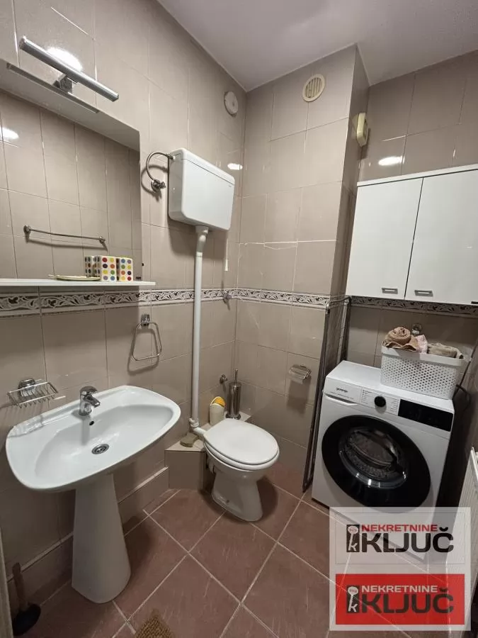 Odlicna garsonjera u blizini Master centra na Sajmu 10