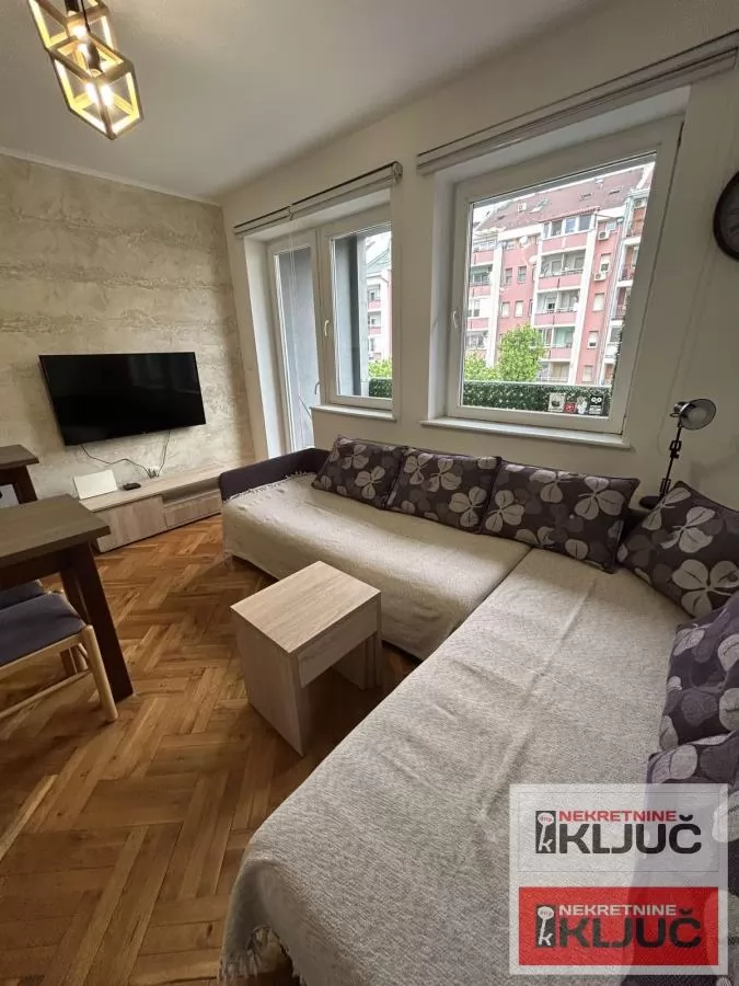 Odlicna garsonjera u blizini Master centra na Sajmu 2