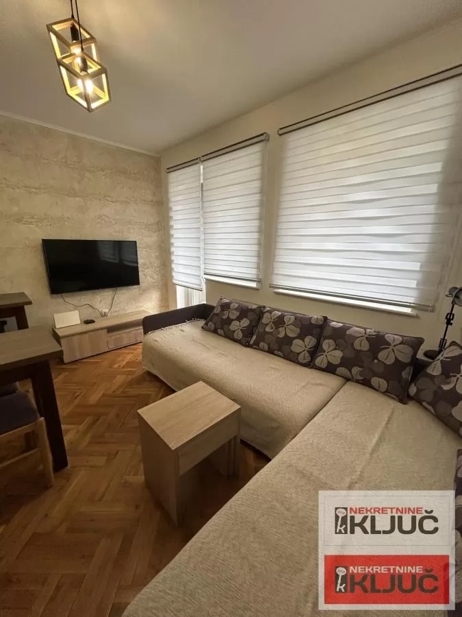 Odlicna garsonjera u blizini Master centra na Sajmu 3