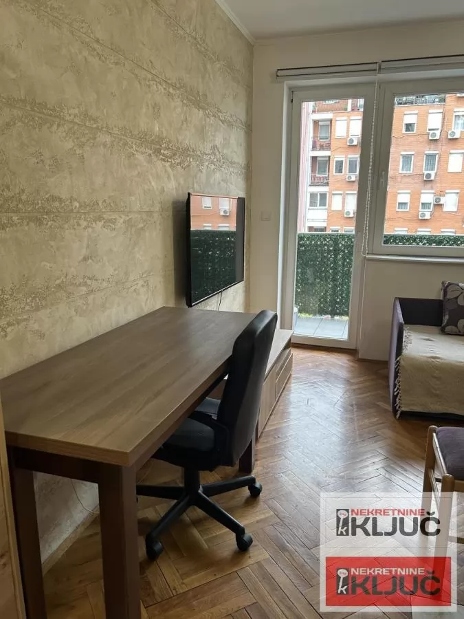 Odlicna garsonjera u blizini Master centra na Sajmu 5