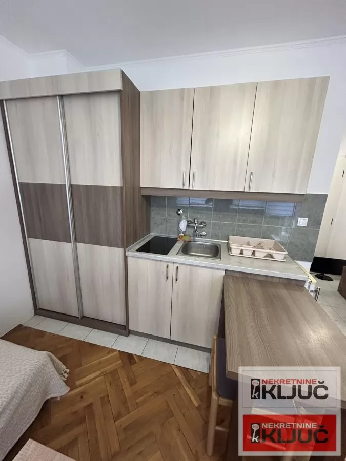 Odlicna garsonjera u blizini Master centra na Sajmu 6
