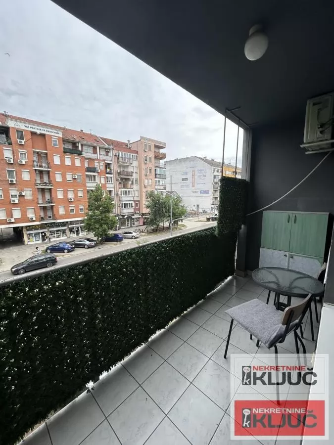 Odlicna garsonjera u blizini Master centra na Sajmu 7