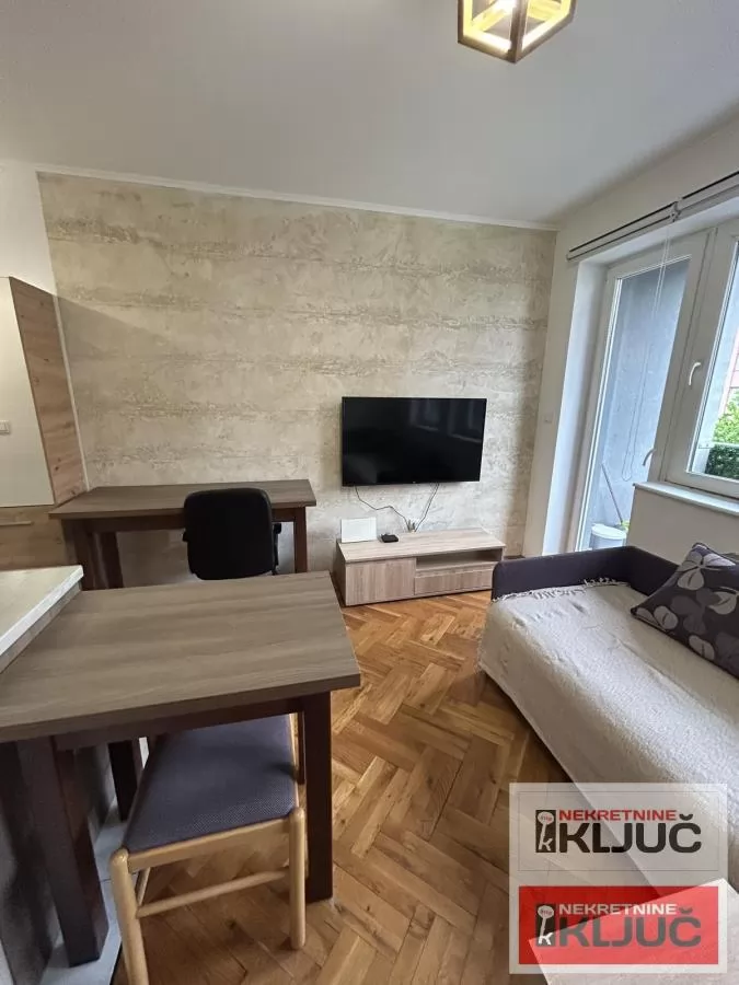 Odlicna garsonjera u blizini Master centra na Sajmu 8
