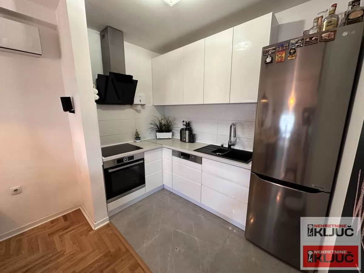SOMBORSKI BULEVAR, 94m2, Četvorosoban-Duplex, Moderan, Namešten 14