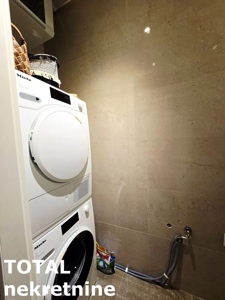 Stanovi,NOVI SAD,CENTAR,kv: 143.00, € 2300, ID: 9189923 21