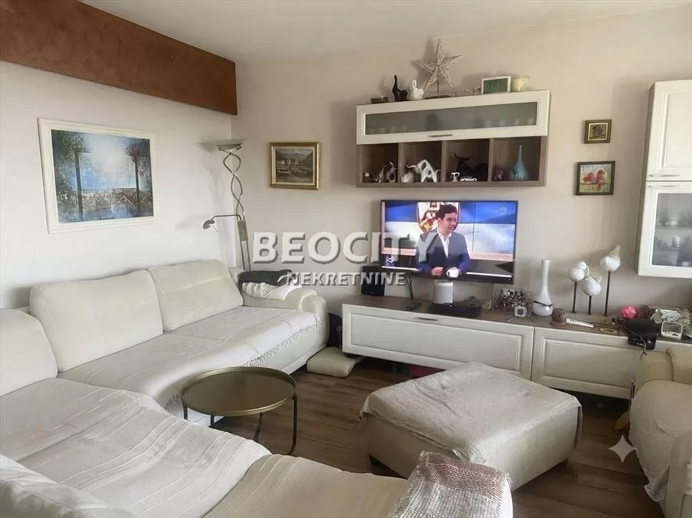 Trosoban stan, 75 m2, Banatić, Pariske Komune ID: 133948 1