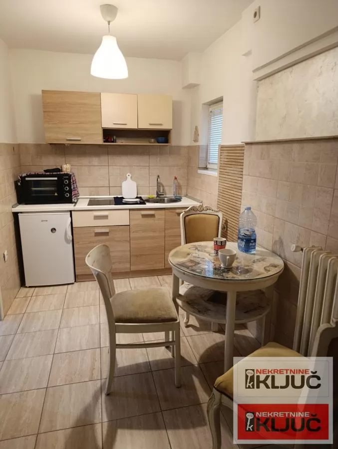 CENTAR, 52m2, Dvoiposoban kod Trga Mladenaca 2