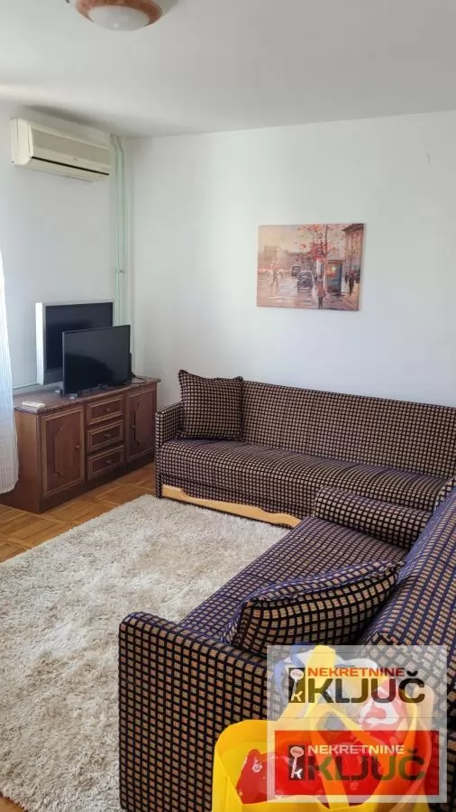 Jednoiposoban stan 43 m², Bulevar Oslobođenja, Novi Sad 1