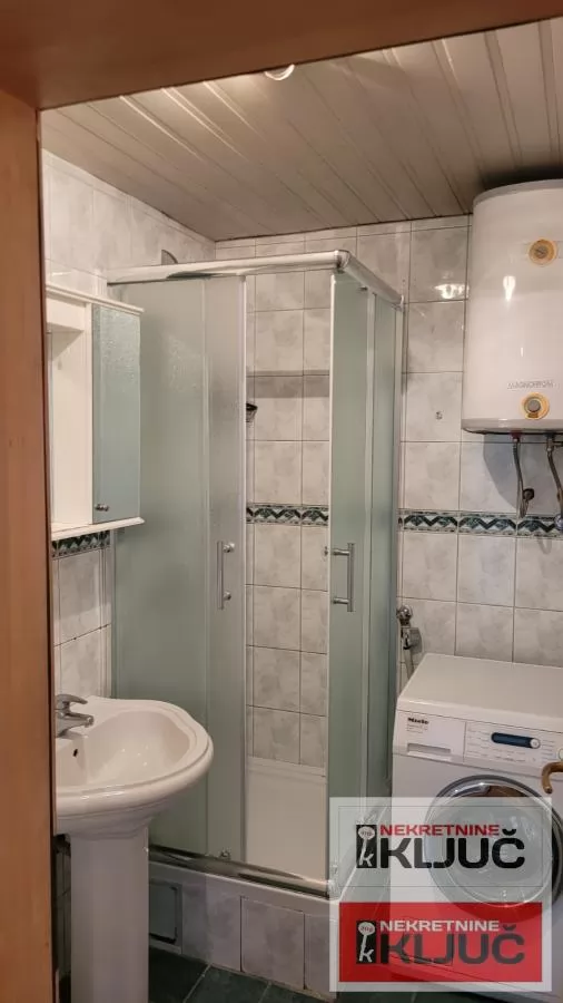 Jednoiposoban stan 43 m², Bulevar Oslobođenja, Novi Sad 10
