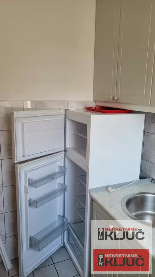 Jednoiposoban stan 43 m², Bulevar Oslobođenja, Novi Sad 3