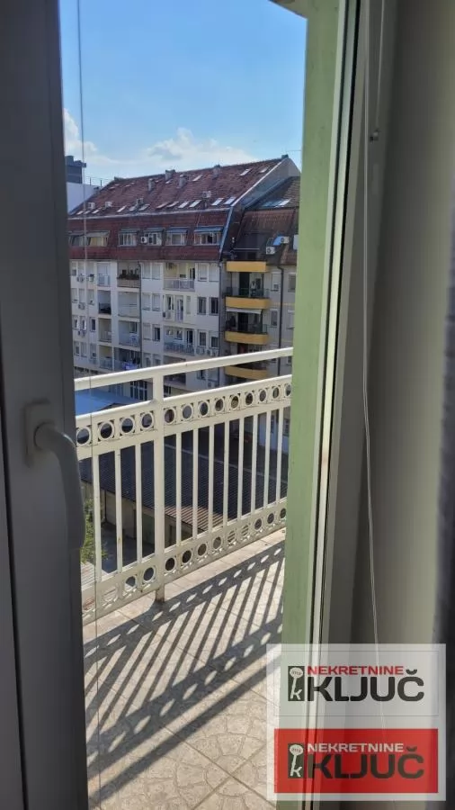 Jednoiposoban stan 43 m², Bulevar Oslobođenja, Novi Sad 4