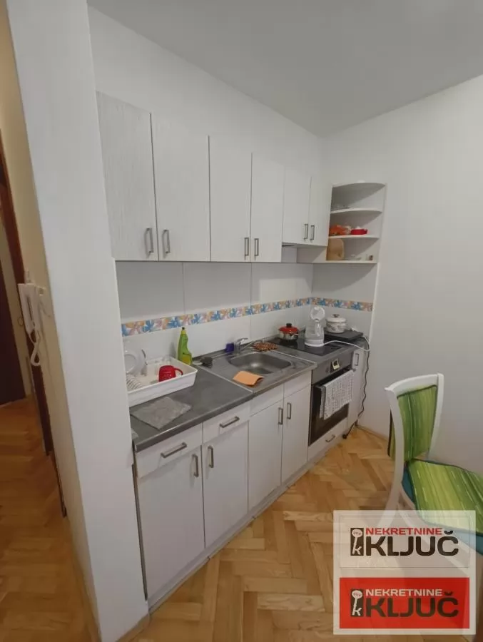 Odlicna garsonjera na Adamovicevom naselju 3