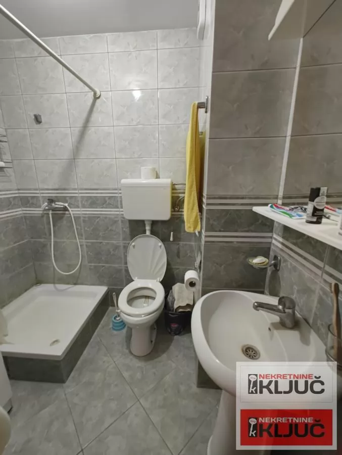 Odlicna garsonjera na Adamovicevom naselju 4