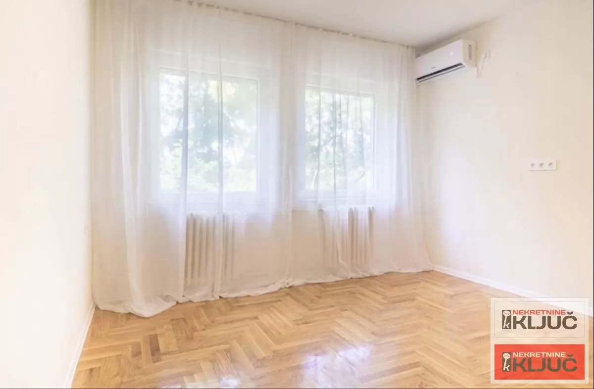 SAJMIŠTE, 40m2, Jednosoban, Renoviran, Polunamešten 1