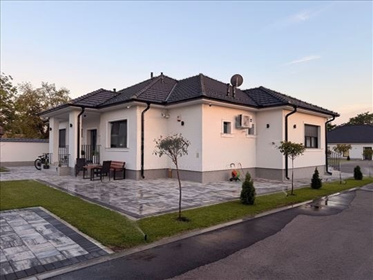Luksuzna porodicna kuca sa poslovnim prstorom na rate 1
